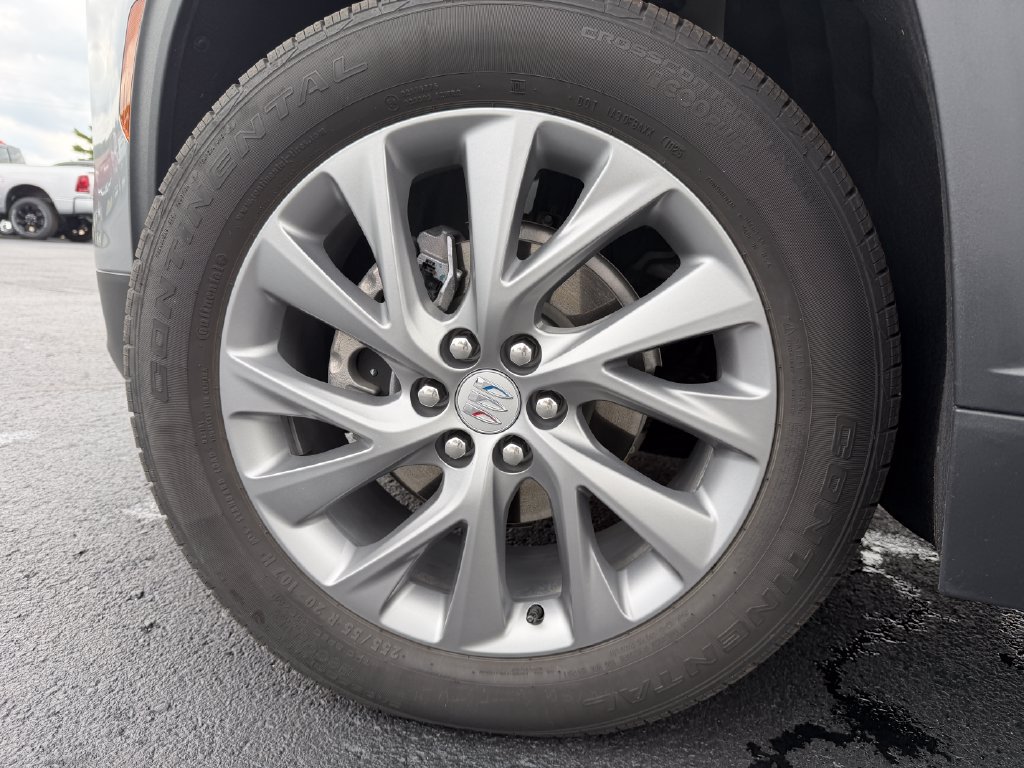 Used 2025 Buick Enclave Preferred AWD/4WD image 39