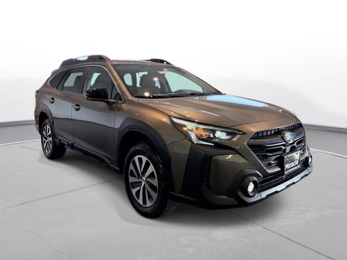 Used 2025 Subaru Outback Premium AWD/4WD image 8