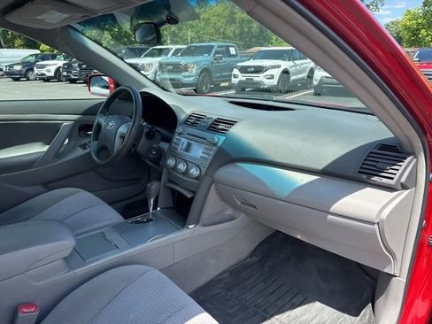 Used 2011 Toyota Camry LE FWD image 9
