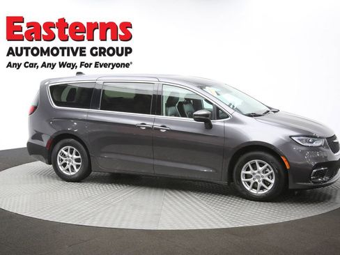 Used 2023 Chrysler Pacifica Touring-L image 48