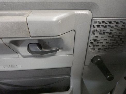 Used 2009 Ford E-350 and Econoline 350 Super Duty image 7