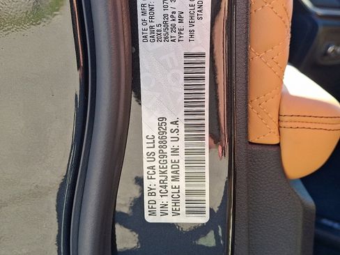 Used 2023 Jeep Grand Cherokee L Summit w/ Advanced Protech Group IV image 28