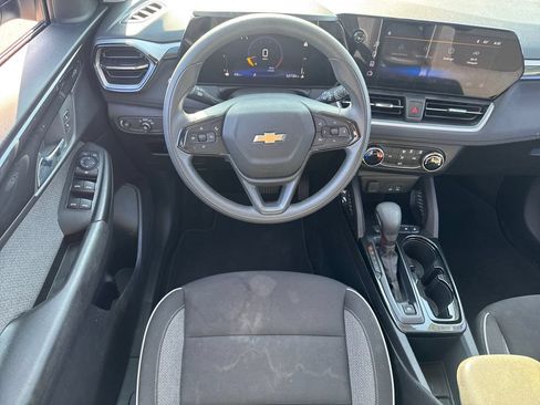 Used 2025 Chevrolet TrailBlazer LS w/ LS Convenience Package FWD image 14