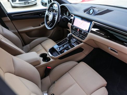 Certified 2024 Porsche Macan AWD/4WD image 35