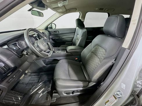 Used 2024 Nissan Pathfinder SV FWD image 16