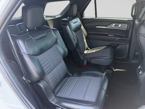 Used 2025 Ford Explorer ST-Line w/ Premium Package RWD image 18