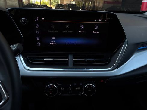 Used 2025 Chevrolet Trax LT w/ LT Convenience Package FWD image 24