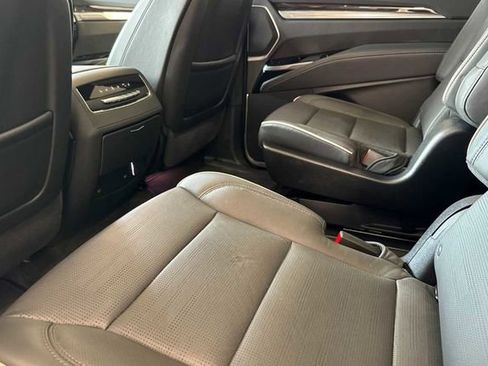 Certified 2025 Cadillac Escalade ESV Premium Luxury image 12