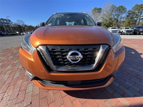 Used 2020 Nissan Kicks SR w/ SR Premium Package image 3