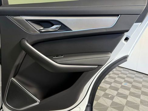 Certified 2025 Jaguar F-PACE R-Dynamic S image 30