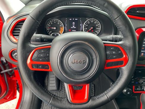 Used 2018 Jeep Renegade Latitude w/ Cold Weather Group image 10