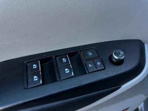 Used 2018 Toyota Highlander Limited image 27