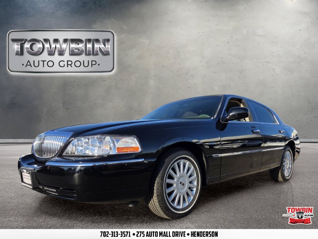 Used 2006 Lincoln Town Car Signature RWD image 1