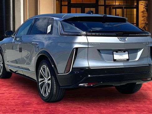 New 2026 Cadillac Lyriq Premium Luxury w/ LPO, Floor Liner Package AWD/4WD image 4