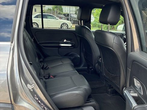 Used 2023 Mercedes-Benz GLB 250 4MATIC w/ Premium Package image 15