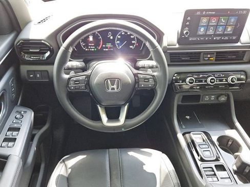 Certified 2025 Honda Pilot Touring image 12