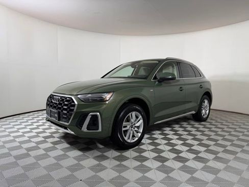 Used 2023 Audi Q5 2.0T Premium w/ Convenience Package image 3
