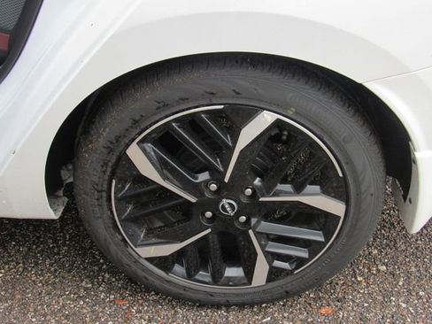 New 2025 Nissan Versa SR w/ Trunk Package FWD image 8
