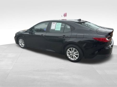 Used 2025 Toyota Camry LE image 13