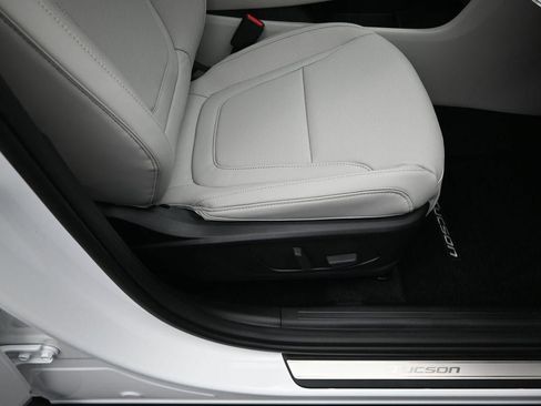 New 2026 Hyundai Tucson Limited image 40