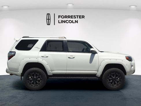 Used 2018 Toyota 4Runner TRD Off-Road Premium AWD/4WD image 2