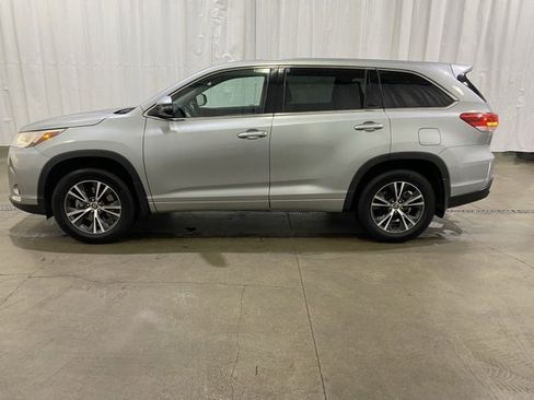 Certified 2017 Toyota Highlander LE image 6