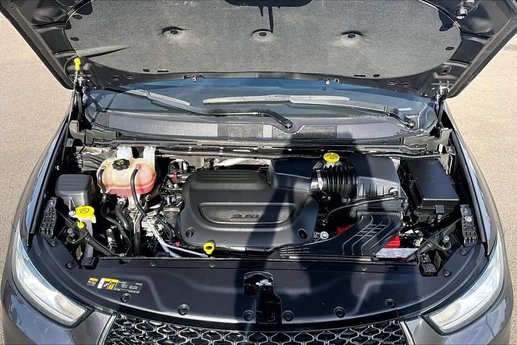 Used 2023 Chrysler Pacifica Touring-L FWD image 10