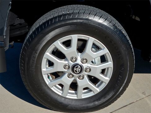 Used 2025 Toyota Tacoma SR image 9