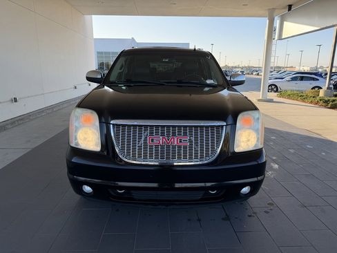 Used 2011 GMC Yukon XL SLT image 3