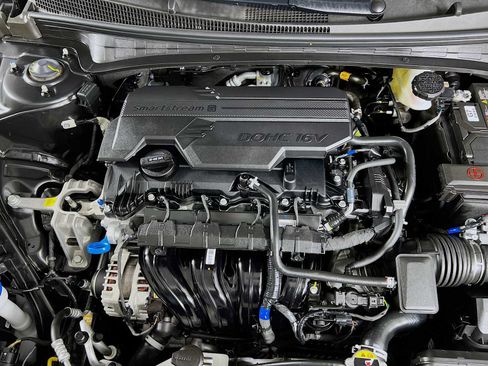 Certified 2025 Hyundai Elantra SE FWD image 29
