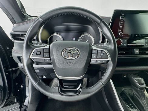 Used 2022 Toyota Highlander XSE w/ Protection Package #3 (TMS) AWD/4WD image 11