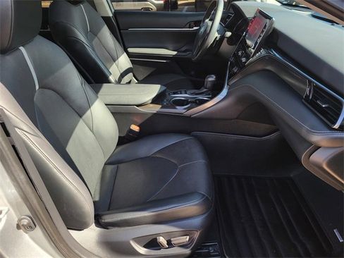 Used 2022 Toyota Camry XSE image 9