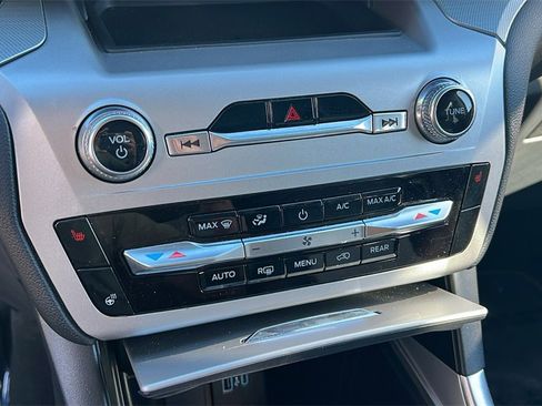 Certified 2022 Ford Explorer XLT w/ Equipment Group 202A image 17