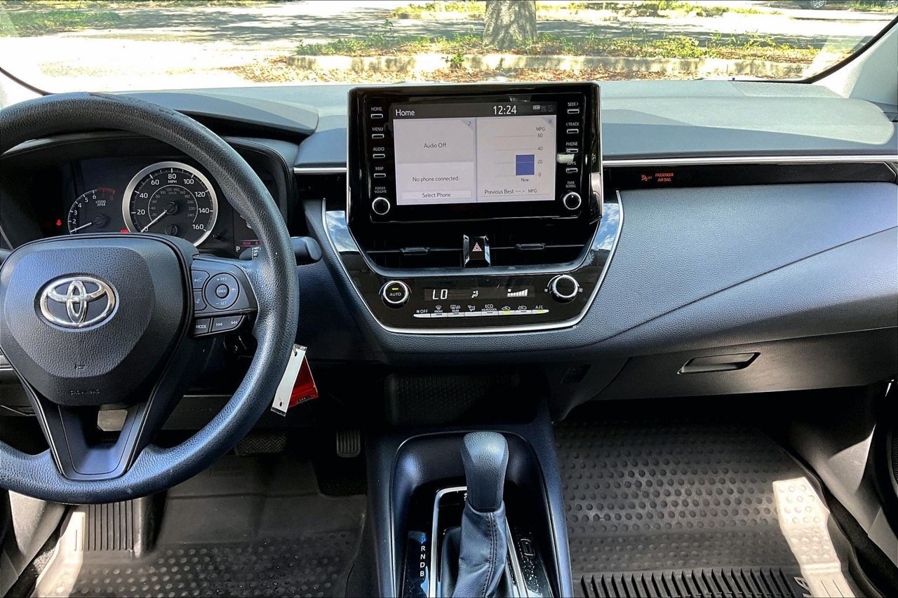 Used 2020 Toyota Corolla LE FWD image 9