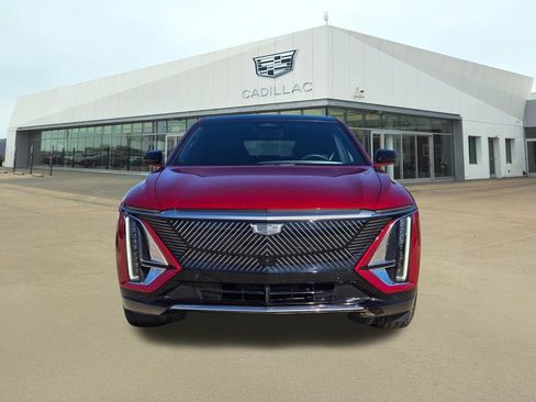 Certified 2025 Cadillac Lyriq Luxury w/ LPO, Floor Liner Package image 2