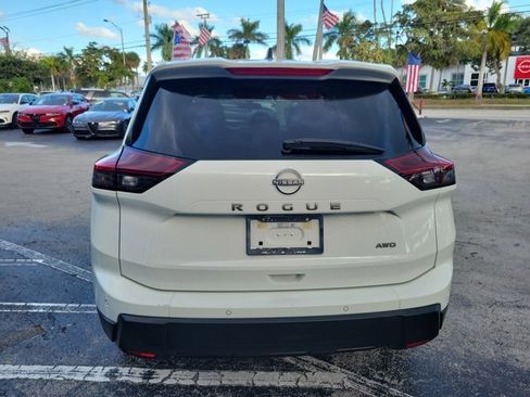 Used 2025 Nissan Rogue S image 6