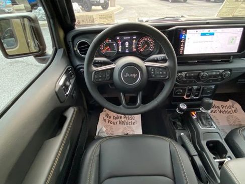 New 2025 Jeep Gladiator Sport image 26