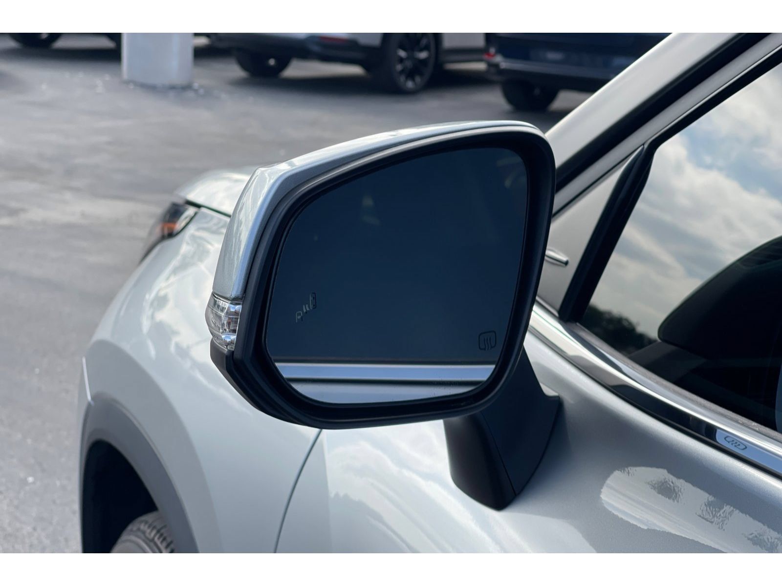 Used 2024 Toyota Highlander XLE FWD image 11