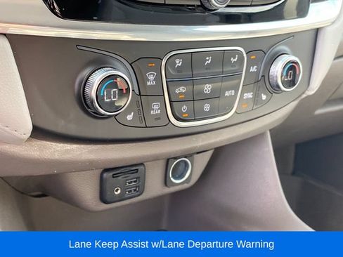 Used 2020 Chevrolet Traverse LT w/ LT Premium Package FWD image 13