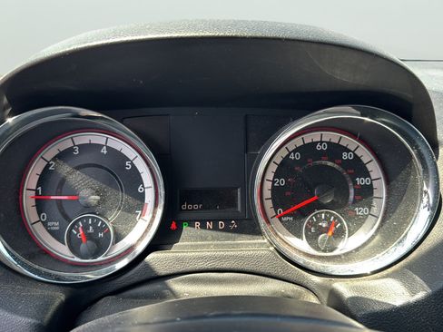 Used 2014 Dodge Grand Caravan SXT FWD image 28