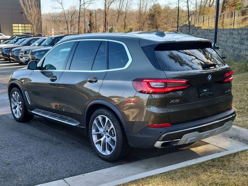 Used 2022 BMW X5 xDrive45e w/ Climate Comfort Package image 12