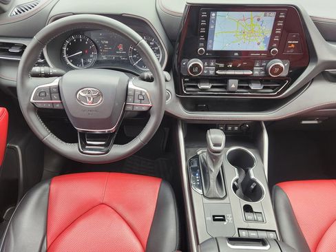 Used 2021 Toyota Highlander XSE FWD image 27