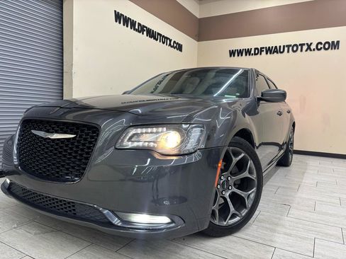 Used 2017 Chrysler 300 S RWD image 1
