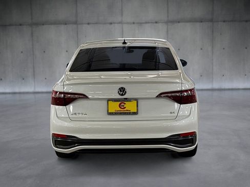 Used 2024 Volkswagen Jetta SE w/ Panoramic Sunroof Package FWD image 4