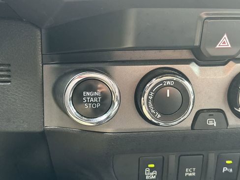 Used 2019 Toyota Tacoma TRD Off-Road image 24