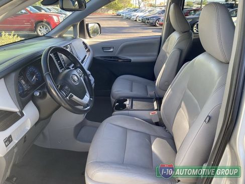 Used 2019 Toyota Sienna XLE FWD image 18