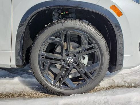 New 2026 Volkswagen Tiguan SE R-Line FWD image 12