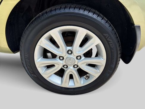 Used 2013 Kia Soul + FWD image 7