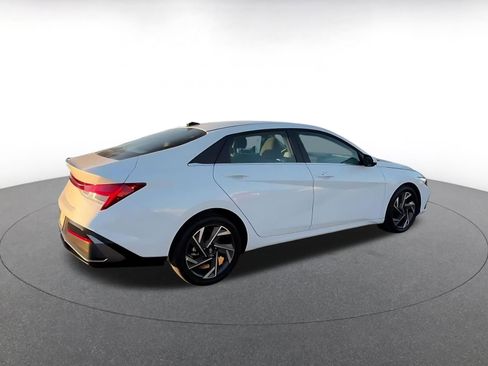 Used 2025 Hyundai Elantra SEL image 15