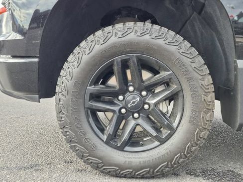 Used 2024 Chevrolet Silverado 1500 LT Trail Boss w/ Convenience Package II AWD/4WD image 9